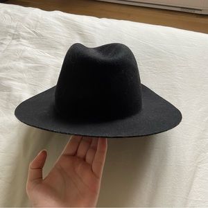 Round felt hat